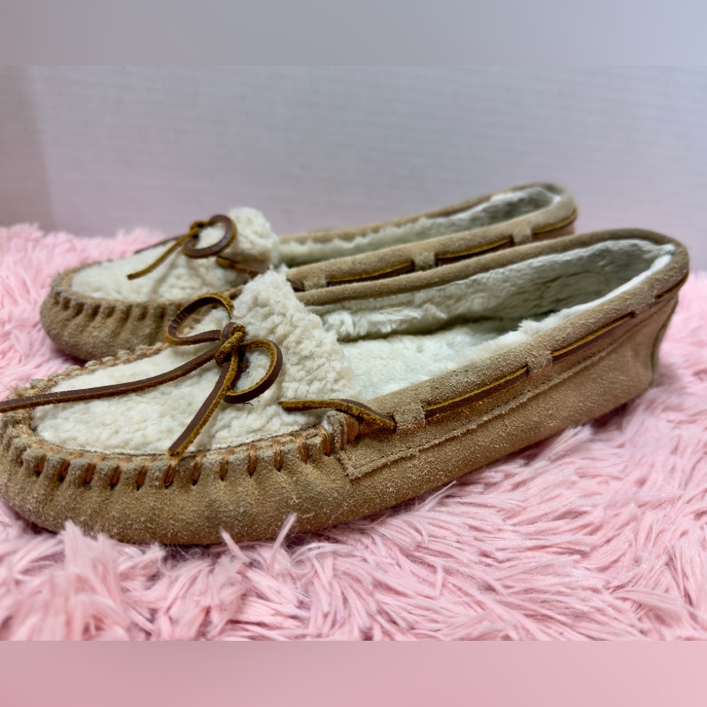 MINNETONKA Cally Women's Taupe Suede Moccasin Slip- Ons Size 10M, GUC